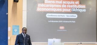 Par un changement de paradigme audacieux, la conférence du 8 décembre 2025 organisée par le Collectif Restitution pour l’Afrique (RAF) a marqué un tournant. Au-delà de la simple dénonciation, experts et juristes dessinent une nouvelle ère : celle de la responsabilité des multinationales et de la restitution comme droit humain inaliénable. C’était une assemblée décidée à en finir avec la fatalité. En effet, réunis le 8 décembre 2025, magistrats, lanceurs d’alerte et experts internationaux ont répondu à l’appel du Collectif Restitution pour l’Afrique (RAF) pour disséquer une mécanique de prédation qui prive le continent de son avenir. Loin des discours convenus, les débats ont mis en lumière une réalité crue : les flux financiers illicites ne sont pas des accidents de parcours, mais le fruit d’une architecture pensée pour la captation des richesses.