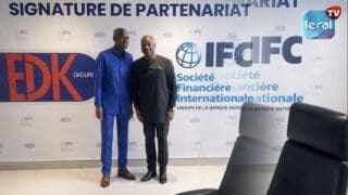Sénégal | Distribution : IFC injecte 25 millions d’euros pour propulser le champion sénégalais EDK Annoncé le 19 décembre, l’appui financier de 25 millions d’euros (environ 16,4 milliards de FCFA) accordé par IFC au Groupe EDK marque une étape majeure pour le commerce de détail au Sénégal. EDK, seul acteur national d’envergure dans la grande distribution moderne, bénéficie d’un financement majoritairement libellé en monnaie locale, un atout rare sur le marché.