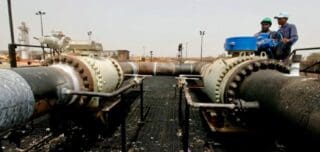 Le champ pétrolier de Heglig est crucial pour Juba car il abrite la principale usine de traitement du pétrole sud-soudanais, qui rapporte l'essentiel des recettes publiques du pays. Le trafic pétrolier à Heglig se poursuit, mais en volumes considérablement réduits.