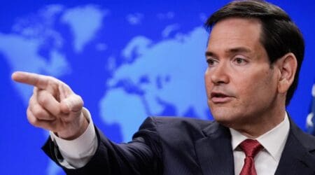Les chefs de postes, des diplomates de carrière pour la plupart, se sont vu notifier leur ordre de départ d'ici fin janvier, selon ces sources confirmant des informations de presse qui parlent de près d'une trentaine de pays concernés, notamment en Afrique.