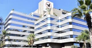 Cette certification internationale en matière de système de management de la santé et de la sécurité au travail a été délivrée à l'issue d'un audit conduit par AFNOR. Elle vient valider la conformité du dispositif mis en place par la banque aux meilleures pratiques internationales, ainsi qu'à la réglementation marocaine en la matière.