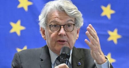 Après les menaces, les États-Unis passent à l’acte : criant à la censure, l’administration Trump a annoncé mardi des sanctions visant cinq personnalités européennes engagées pour une stricte régulation de la tech et contre la désinformation en ligne, dont un ancien commissaire européen, le Français Thierry Breton. Une décision dénoncée «avec la plus grande fermeté» par Paris.