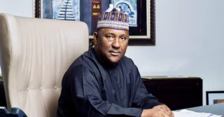 En 2025, les milliardaires africains ont enregistré un gain net de 21,9 milliards de dollars de leur fortune. C’est le nigérian Abdul Samad Rabiu qui a vu  augmenter le plus sa richesse sur le continent avec des gains estimés entre 6,2 milliards et 9,35 milliards de dollars. Ce qui le propulse à la 7ème position des milliardaires en Afrique et au 383ème rang mondial, selon le Bloomberg Billionaires Index.