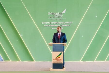 Ethiopie | Infrastructure : 13 milliards de dollars US dans un gigantesque hub aéroportuaire Le «plus grand projet de développement aéronautique de l'histoire du continent.» Le gouvernement a procédé samedi 10 janvier, au lancement de travaux de construction de l'un des plus ambitieux projets de transformation économique du pays. Cette infrastructure est appelée à redessiner la géographie du transport aérien africain d'ici 2030.