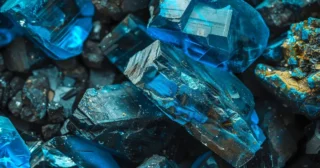 La RDC assure plus de 70 % de la production mondiale de cobalt extrait estimée à 280 000 tonnes. Cependant, une interdiction d'exportation de plusieurs mois a fait grimper les prix du cobalt et a considérablement réduit la disponibilité de ce métal stratégique pour l’industrie des véhicules électriques.