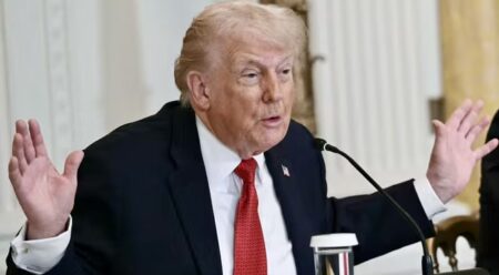 Groenland | Chantage commercial : Donald Trump vient d’annoncer de nouveaux droits de douane de 10% à la France et sept autres pays européens Les pays sanctionnés à hauteur de 10 % à partir du 1er février, déclare le président Trump, sont la France, le Danemark, la Finlande, le Royaume-Uni, les Pays-Bas, la Suède, l'Allemagne et la Norvège. Des droits de douane additionnels de 15 % viendront renforcer les sanctions pour les porter à 25 % à partir du 1er juin 2026.