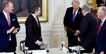Ce scepticisme ne relève pas d’un positionnement idéologique, mais d’un calcul économique rationnel. Instabilité politique chronique, incertitude juridique, risques de sanctions, institutions fragilisées et précédents d’expropriation font du Venezuela un environnement où le risque dépasse largement l’opportunité.