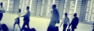 Il n’est pas inutile de rappeler à quoi sert le BSP (Plan de facturation et de règlement) et pourquoi il est indispensable dans l’organisation du transport aérien. Avant l’invention de ce produit en 1971 par Brian Barrow alors en charge de la distribution chez IATA, les compagnies aériennes devaient déposer des stocks de billets dans les agences de voyages.