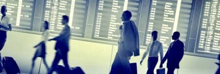 Il n’est pas inutile de rappeler à quoi sert le BSP (Plan de facturation et de règlement) et pourquoi il est indispensable dans l’organisation du transport aérien. Avant l’invention de ce produit en 1971 par Brian Barrow alors en charge de la distribution chez IATA, les compagnies aériennes devaient déposer des stocks de billets dans les agences de voyages.
