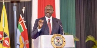 Le Président William Ruto a officiellement annoncé le 5 janvier l’introduction prochaine de la Kenya Pipeline Company (KPC) sur le Nairobi Securities Exchange (NSE), dans le cadre du vaste plan de privatisation des sociétés d’État de son administration. «Nous avons dit que les actions seront vendues à tout le monde. Même si vous n'avez que 200 ou 300 shillings, venez en acheter, afin que lorsque les bénéfices seront annoncés, vous puissiez en profiter,» a-t-il déclaré lors d’un événement dans le comté de West Pokot (Nord-ouest).