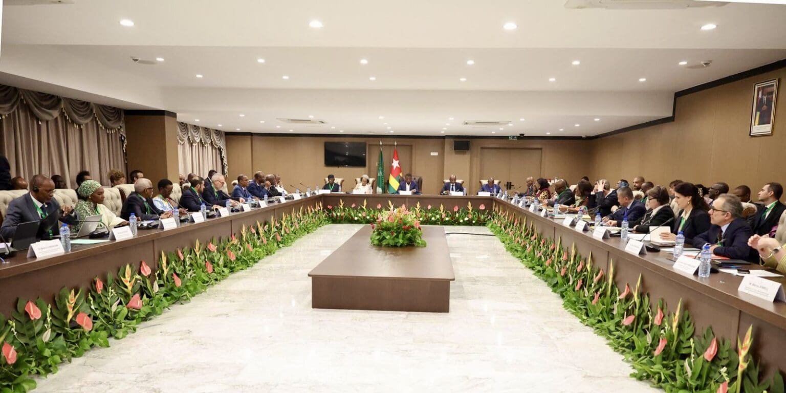 Sous l’égide de Faure Gnassingbé, Président du Conseil togolais et médiateur mandaté par l’Union africaine, Lomé est devenue, le samedi 17 janvier, le centre de gravité des négociations pour l’Est de la RDC. Cette réunion de haut niveau a rassemblé des délégués congolais, rwandais, ainsi que des représentants des États-Unis et du Qatar.
