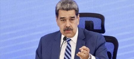 L'armée américaine est à l'origine d'une série de frappes menées tôt samedi contre la capitale vénézuélienne, Caracas, rapportent des médias américains. CBS News et Fox News ont cité des responsables anonymes de l'administration du président américain, Donald Trump, confirmant l'implication de forces américaines.
