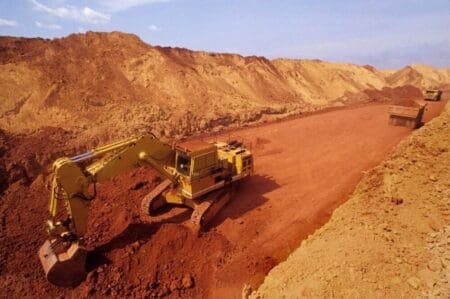 SMB, premier exportateur privé de bauxite et la coentreprise AGB2A/SDM, détenue en majorité par des investisseurs guinéens, complètent le podium. Elles ont expédié chacune 17 millions de tonnes.