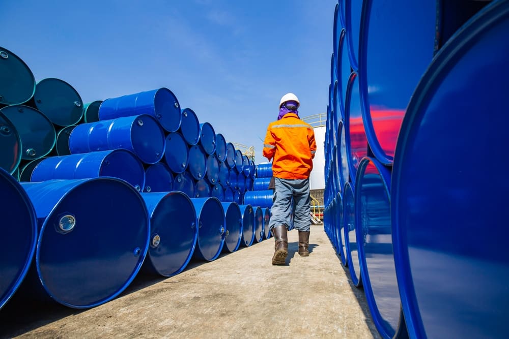 USA-Iran | Bruits de bottes au Moyen-Orient : les cours du pétrole au bord de l’embrasement La récente hausse des prix signale une augmentation supplémentaire d'une prime de risque géopolitique déjà considérable, car la principale voie de circulation pétrolière mondiale se trouve à nouveau au bord d’une déflagration régionale. Environ 20 % de l'approvisionnement mondial en pétrole transite par le détroit d'Ormuz, près de l'Iran.