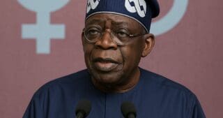 Présentée comme une mesure de «justice économique,» la réforme ambitionne de réorganiser le millefeuille des circuits financiers régissant la répartition des revenus pétroliers, un sujet très sensible chez le géant ouest-africain. La structure de collecte et de redistribution des revenus pétroliers fait l'objet de critiques récurrentes : elle est accusée d'entretenir une opacité budgétaire, en plus de son inefficience administrative et des pertes de recettes pour le budget fédéral et les Etats fédérés.