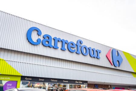 Le groupe cible une présence dans 22 pays africains, sur les 45 marchés identifiés pour son développement international. Présent sur le continent depuis plus de vingt ans via des franchises, Carrefour reste fidèle à cette stratégie peu capitalistique, fondée sur des alliances locales solides.