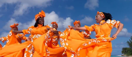 Le tourisme représente aujourd’hui un pilier incontournable de la croissance économique. En 2024, il a généré 337,7 millions d’emplois dans le monde, soit un emploi sur dix, et représentait 10,5 % du PIB mondial. Pour de nombreux pays en développement, il constitue une source majeure de devises étrangères et d’opportunités d’emploi, notamment pour les femmes.