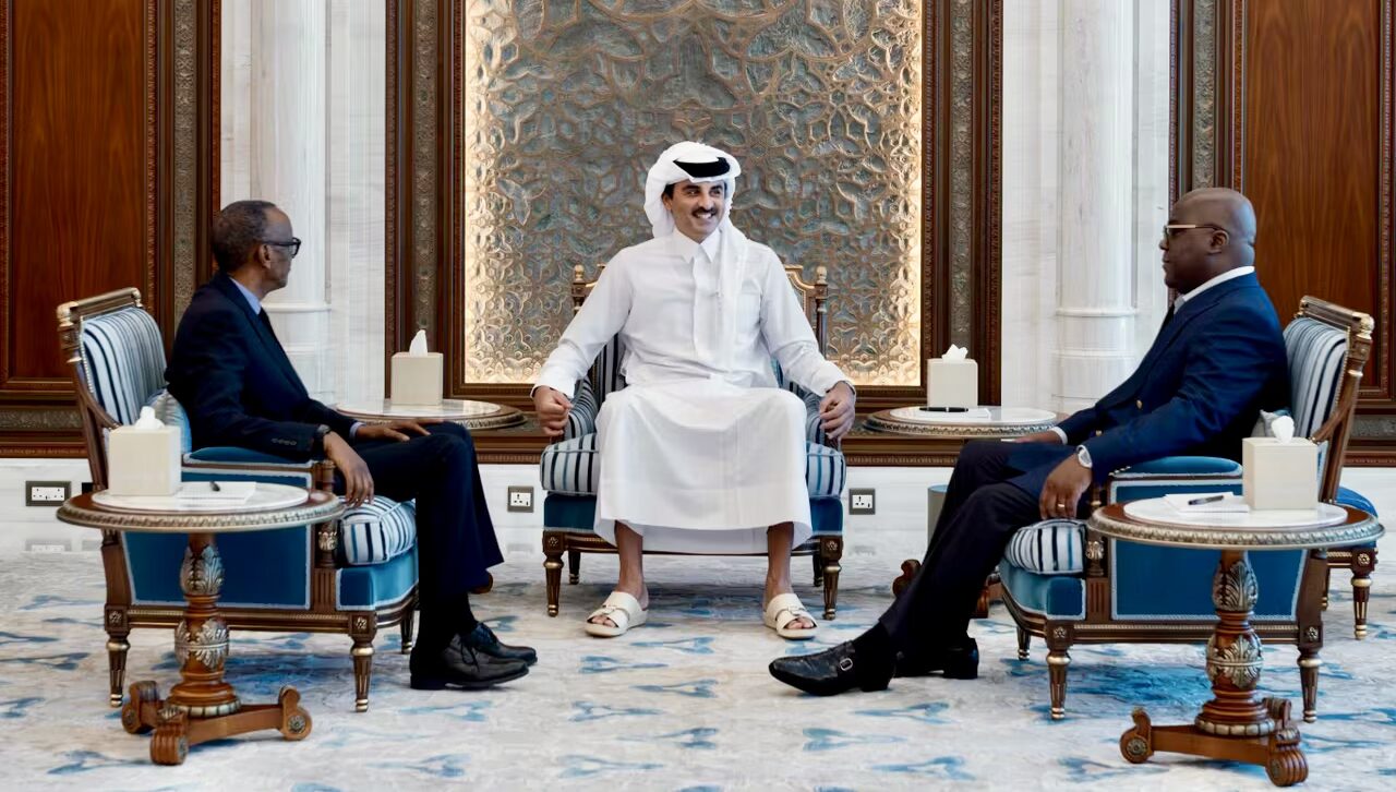 Dans une récente déclaration, le Président de la République démocratique du Congo, Félix Tshisekedi, a tracé des lignes rouges claires : pas de dialogue avec des acteurs ayant «le sang sur les mains,» pas de dialogue avec ceux qui ne reconnaissent pas les institutions de la République, et pas de dialogue en dehors du territoire national.