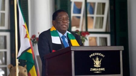 Mnangagwa, âgé de 83 ans, devait quitter ses fonctions en 2028 après avoir effectué deux mandats de cinq ans. Pour les observateurs politiques, cette action est un indice de plus de la lutte de la succession du chef de l’Etat qui fait rage au sein du parti au pouvoir, la ZANU-PF. Le président actuel est arrivé au pouvoir à la suite d'un coup d'Etat militaire en 2017 qui a renversé Robert Mugabe. Les 37 années de pouvoir de ce dernier ont été fortement soutenues par les anciens combattants qui l'ont aidé à vaincre le régime de la minorité blanche avant l'indépendance de la Grande-Bretagne en 1980. Ces vétérans constituent un puissant groupe de pression dans le pays.