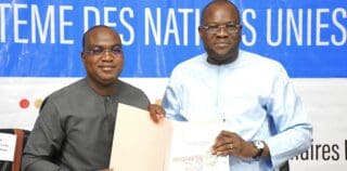 C’est une étape décisive qui vient d’être franchie à Ouagadougou. Entre les ambitions monumentales du Plan national de développement RELANCE (2026-2030) et la réalité du terrain, le pont est désormais jeté. Le ministre de l’Économie et des Finances, Dr. Aboubakar Nacanabo et le Coordonnateur par intérim du Système des Nations unies, Maurice Azonnankpo ont paraphé un engagement conjoint qui donne un souffle nouveau dans la stratégie de reconquête et de souveraineté du Burkina Faso.
