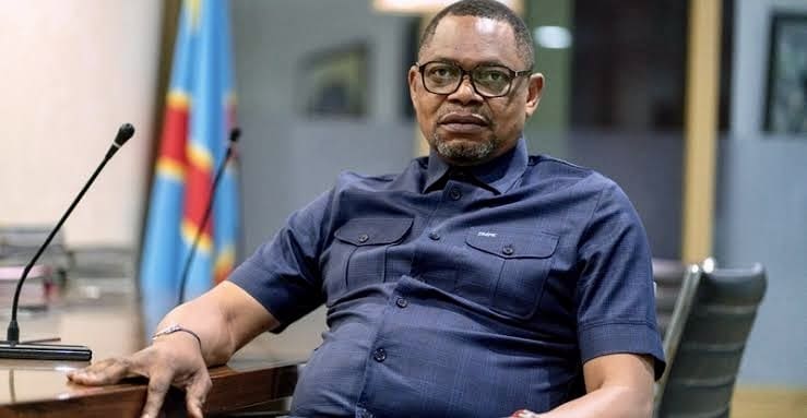 RDC | Télécoms : Kinshasa accuse MTN Group de «voler » ses fréquences Les autorités congolaises n’y sont pas allées du dos de la cuillère. Elles accusent le groupe télécoms sud-africain MTN de fournir illégalement des services de téléphonie mobile et d’accès à Internet sur le territoire national. Dans un communiqué daté du mercredi 11 février, l’Autorité de régulation de la Poste et des télécommunications cite les villes de Goma et Rutshuru à l’est du pays, situées pas loin de la frontière avec le Rwanda où MTN est présent.