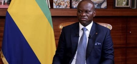 Le petit commerce informel à Libreville ressent déjà les premiers effets de cette censure déguisée des réseaux sociaux. «Cette suspension revient à paralyser une part importante de l’activité économique et sociale du pays, dans un contexte déjà marqué par le chômage et le coût de la vie,» affirme Nicaise Moulombi, militant de la «société civile.»