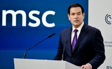 Au deuxième jour de cette conférence, où les Européens ont appelé les Etats-Unis à la raison et à réparer la relation transatlantique qui bat de l'aile, Marco Rubio a assuré que les États-Unis souhaitent "des alliés fiers de leur culture et de leur héritage, qui comprennent que nous sommes les héritiers d'une même grande et noble civilisation et qui, avec nous, sont prêts et capables de la défendre."