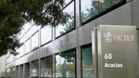 Johannesburg et Le Cap, concentrant respectivement 11 700 et 8 500 millionnaires, représentent le cœur de la richesse privée sud-africaine, qui abrite 34 % des millionnaires du continent selon l’Africa Wealth Report 2025. Pictet mise sur cette concentration pour développer ses services de gestion de fortune, de gestion d’actifs et de conseil en investissement, notamment transfrontalier. La banque anticipe une demande croissante en structuration de patrimoine et en accompagnement des familles fortunées et entrepreneurs locaux.