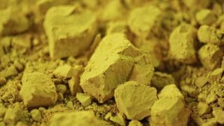 Pourtant, plusieurs médias internationaux ont relayé un volume de 156 000 tonnes, transformant quelques centaines de tonnes en un stock équivalent à plusieurs années de production mondiale.