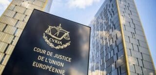 On peut légitimement s’interroger sur le bien fondé de ces condamnations. En quoi une entente entre des compagnies aériennes, parfois concurrentes pourrait-elle affecter la bonne marche de ce secteur d’activité ? Que je sache, Air France et KLM ainsi que Martinair font partie du même groupe capitalistique et il est tout de même raisonnable d’essayer d’améliorer la rentabilité de l’ensemble. Au lieu de cela, il va devoir débourser 340 millions d’euros. Pour le bénéfice de qui ?