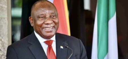 La présidence sud-africaine a annoncé jeudi à l'AFP que le président Cyril Ramaphosa n'était plus invité par la France à participer au sommet du G7 qui doit se tenir en juin à Evian, en raison de pressions américaines. L'Afrique du Sud est prise pour cible par le président américain depuis son retour à la Maison Blanche, qui accuse Pretoria d'une prétendue persécution des fermiers blancs et lui reproche sa plainte pour des actes de génocide visant Israël dans sa guerre à Gaza, déposée devant la Cour internationale de Justice.