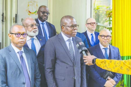 Dr. Ngueto Tiraïna Yambaye, Président du FAGACE, répond à la presse après son entrevue avec le Premier ministre guinéen, Amadou Oury Bah.