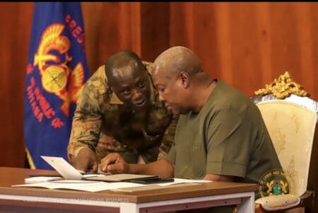 Le Ghana, plus grand producteur d’or en Afrique, souhaite remplacer sa redevance fixe de 5 % par un barème progressif entre 5 % et 12 % indexé sur les cours du métal jaune afin de capter plus de revenus pour le budget de l’Etat. La nouvelle grille des redevances pourrait entrer en vigueur dès la semaine prochaine à moins d'être modifiée ou retirée.