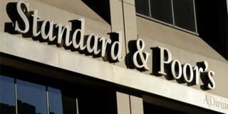 Plus globalement, des politiques macroéconomiques saines ont renforcé la résilience de l'économie face aux chocs, relèvent les analystes de S&P Global Ratings. La vigueur des exportations, notamment dans le secteur du tourisme, conjuguée à la hausse des investissements directs étrangers (IDE), a contribué à l'accumulation des réserves de change. Par ailleurs, les réformes fiscales en cours soutiennent la consolidation des recettes budgétaires.