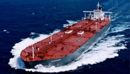 Depuis fin 2023, date du début des attaques houthies contre les navires en mer Rouge, les armateurs évitent le canal de Suez et le détroit de Bab el-Mandeb. Les frappes américaines et israéliennes contre l'Iran et la fermeture du détroit d'Ormuz ont accentué ce changement de cap, laissant entrevoir que le secteur du soutage en Afrique tirera profit d'une instabilité prolongée.