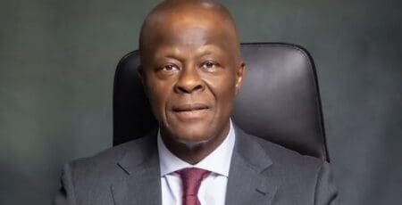 Le décret instituant cet impôt forfaitaire, présenté comme une mesure «d’inclusion et d’équité,» a été signé par le ministre des Finances, Wale Edun. Il vise à mettre un terme aux pratiques fiscales informelles, fragmentées ou coercitives, notamment au niveau local, explique le ministre qui justifie sa décision :  «notre objectif est de garantir la cohérence, d’empêcher les évaluations arbitraires et de protéger les petites entreprises tout en assurant la croissance continue de l’économie.»