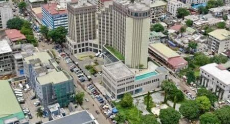 Dans ce contexte, plusieurs pays d’Afrique de l’Ouest se positionnent pour accueillir ces infrastructures critiques. Si des pôles se sont déjà affirmés, notamment à Dakar ou à Abidjan, un acteur encore relativement discret pourrait émerger dans la prochaine décennie : la Guinée.  