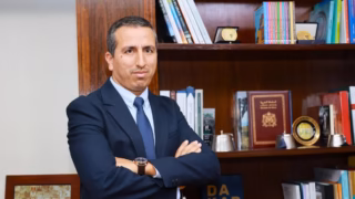 Cette réorganisation vise à renforcer l’efficacité, la transparence et la qualité des services, tout en consolidant la performance de l’établissement. Elle se matérialise notamment par l’’amélioration de la fluidité des processus et des délais de traitement des dossiers de change à travers la création d’un département dédié à la facilitation et à l’accompagnement des opérateurs.