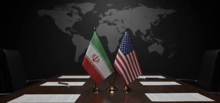 Non-agression, levée des sanctions… Voici ce que demande le régime de Téhéran. Islamabad assure que les deux parties sont "très avancées dans la conclusion d'un accord définitif concernant une paix durable avec l'Iran et la paix au Moyen-Orient.” Sur son réseau Truth Social, Donald Trump indique avoir “reçu une proposition en 10 points de la part" de Téhéran avec qui les États-Unis viennent de s'accorder sur un cessez-le-feu de deux semaines. “Nous estimons qu'il s'agit d'une base viable pour les négociations”, souligne le président américain.
