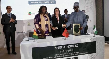 Cette annonce marque la conclusion de plusieurs années de négociations impliquant treize pays membres de la Cédéao. Le projet est, il est vrai, d'une envergure sans précédent. Long de 6.900 kilomètres, le gazoduc reliera les côtes du Nigeria à celles du Maroc en longeant la façade atlantique du Continent, à travers un tracé hybride combinant des segments sous-marins et terrestres.