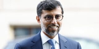 Géopolitique du pétrole | Hydrocarbures : les Emirats arabes unis claquent la porte de l’OPEP Le ministre de l'Energie des Emirats arabes unis, Suhail Mohamed al-Mazrouei, a déclaré à Reuters que cette décision avait été prise après un examen attentif des stratégies énergétiques de cette puissance régionale. Interrogé sur la question de savoir si les Emirats arabes unis avaient consulté l'Arabie saoudite, il a déclaré que son gouvernement n'avait parlé de sa décision avec aucun autre pays.