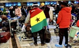 Le groupe comprenait des femmes et des enfants, dans le cadre d’un processus de rapatriement volontaire pour des citoyens ghanéens qui affirment ne plus se sentir en sécurité. Accusées de passivité par les chancelleries africaines, les autorités sud-africaines collaborent avec Accra sur une liste d'environ 800 personnes qui ont exprimé la volonté de quitter le pays