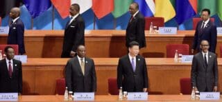 C’est un séisme douanier dont les répliques se feront sentir de Johannesburg au Caire. Le gouvernement chinois a officiellement annoncé une mesure appropriée : l’accès en franchise de droits pour les produits originaires de la quasi-totalité du continent africain. En levant ces barrières tarifaires, Pékin ne se contente pas de faire un geste diplomatique, il semble redessiner les contours de la mondialisation pour la décennie à venir.