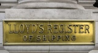 Lloyd's Register interviendra comme tiers de confiance chargé de certifier les infrastructures, de contrôler la conformité aux normes internationales et d'accompagner les États dans la structuration de leurs cadres réglementaires. Fondée en 1760, Llyod opère aujourd'hui dans plus de 70 pays, avec un positionnement centré sur le maritime, l'énergie et les infrastructures critiques.
