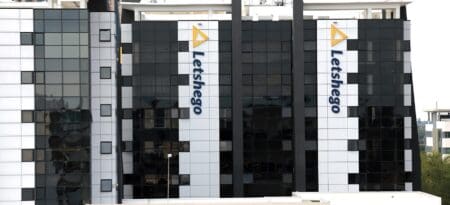 Letshego Africa Holdings a annoncé avoir conclu des accords en vue de céder 100 % du capital de cinq de ses filiales bancaires et de microfinance à Axian Digital Venture Holdings. L’opération concerne ses activités au Ghana, au Nigeria, au Rwanda, en Tanzanie et en Ouganda.