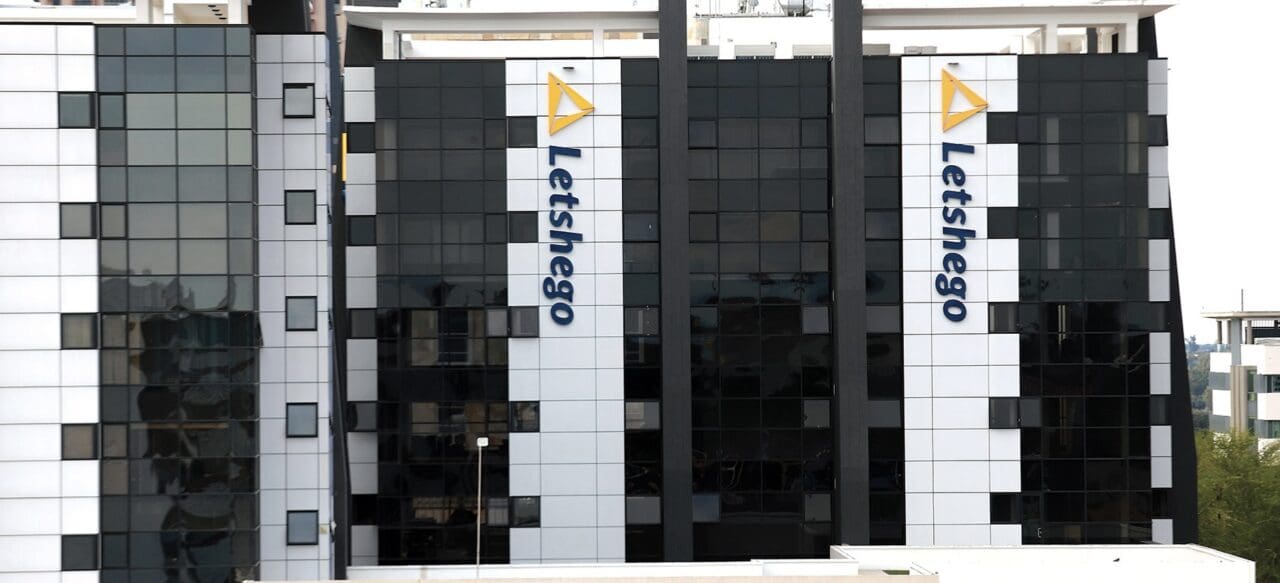 Botswana | Letshego se déleste de cinq filiales africaines : un virage stratégique sous pression Letshego Africa Holdings a annoncé avoir conclu des accords en vue de céder 100 % du capital de cinq de ses filiales bancaires et de microfinance à Axian Digital Venture Holdings. L’opération concerne ses activités au Ghana, au Nigeria, au Rwanda, en Tanzanie et en Ouganda.