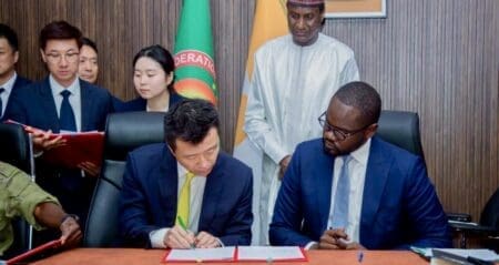 Les discussions auront duré un an pour clore un feuilleton qui empoisonnait les relations bilatérales. Depuis l’avènement au pouvoir du général Abdourahamane Tiani, le climat s’était lourdement dégradé entre Niamey et ses partenaires asiatiques. Invoquant une rupture de confiance majeure, le gouvernement nigérien affichait sa ferme intention de rééquilibrer le partage des richesses de l’or noir.