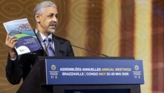 C’est un discours de rupture qui fera date dans les annales de la finance panafricaine. Réunis au Centre international de conférences de Kintélé à Brazzaville, les gouverneurs et partenaires du Groupe de la Banque africaine de développement (BAD) ont assisté à un véritable manifeste pour l’autodétermination financière du continent.