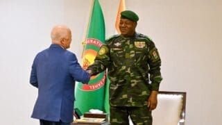 Le palais présidentiel de Niamey a récemment servi de cadre à une rencontre de haute importance entre le général Abdourahamane Tiani, président de la Transition nigérienne et Stephen G. Roman, président-directeur général de Global Atomic Corporation. L’objectif de cette entrevue était de dresser un bilan d’étape rigoureux concernant le déploiement des infrastructures sur le gisement d’uranium de Dasa, une mine souterraine estimée à 31 000 tonnes.