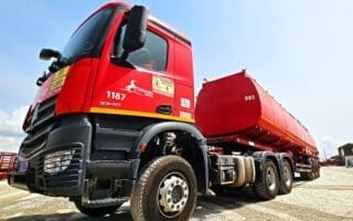 Capital-investissement | Centaures : AfricInvest prépare sa sortie après huit ans d’accompagnement AfricInvest a annoncé, jeudi 4 juin, le lancement de son processus de sortie du groupe Centaures, à travers la cession de l’ensemble de sa participation dans SIPO Holding, la société de contrôle du groupe. Selon un communiqué du fonds, un accord a déjà été conclu avec les actionnaires fondateurs, la famille Delsuc, qui reprendra progressivement les parts détenues par l’investisseur. Le montant de l’opération n’a toutefois pas été communiqué.